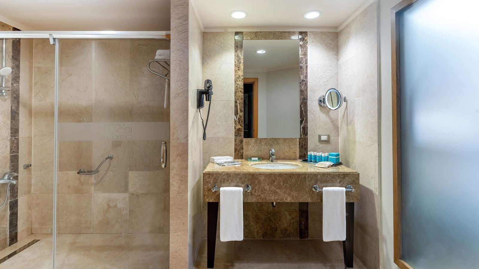 rooms-deluxe-superior-land-view