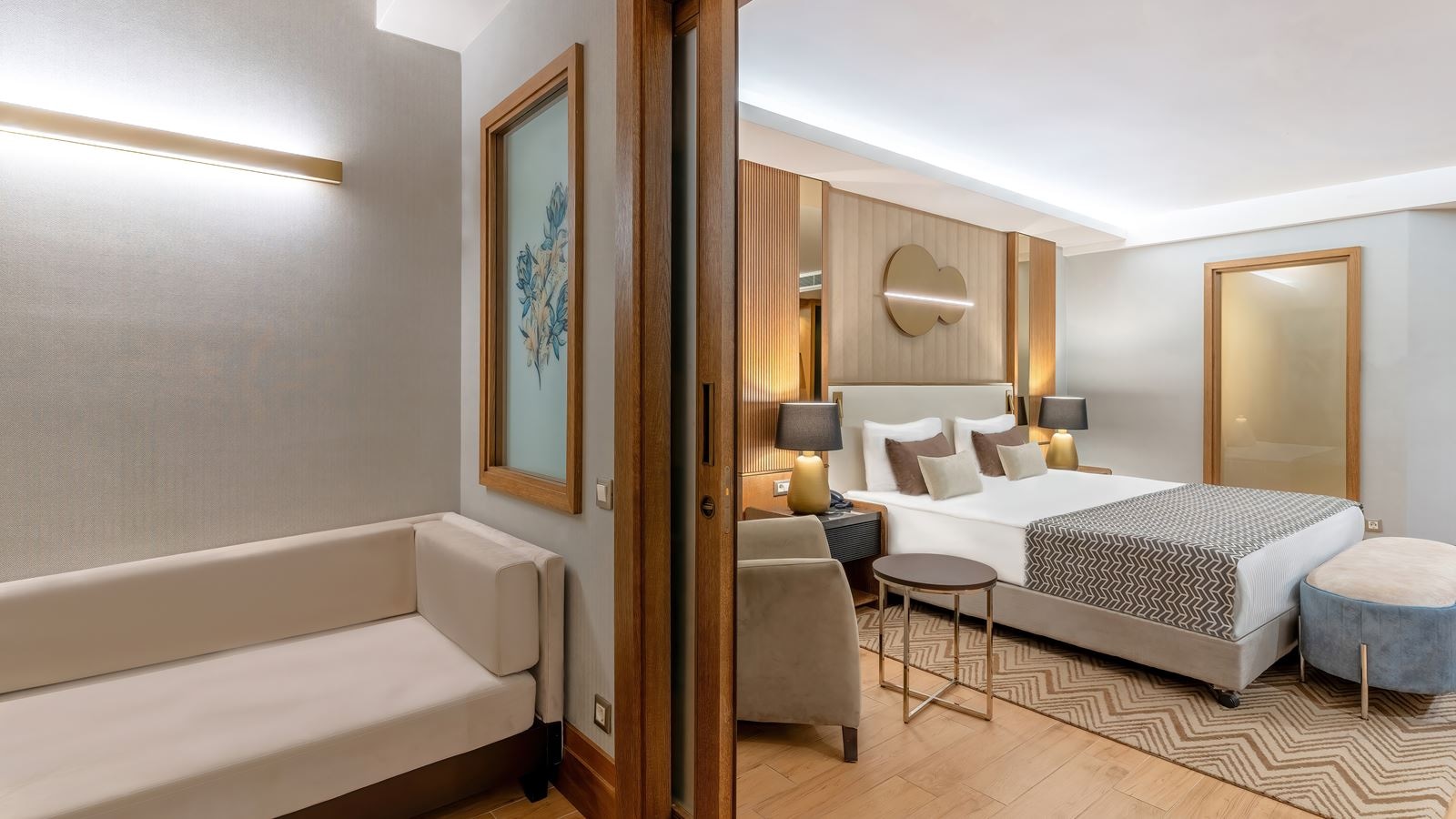 rooms-deluxe-superior-room-pool-acces