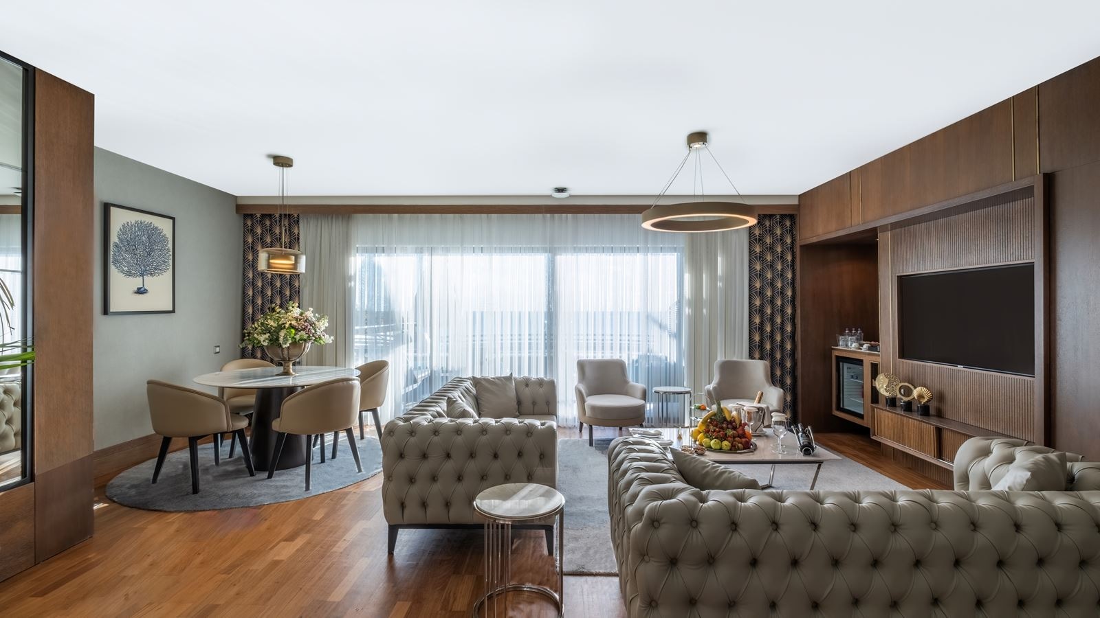 rooms-junior-royal-suite