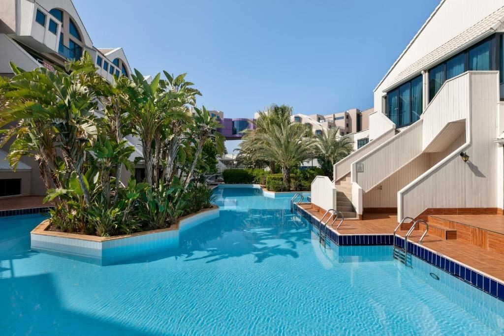 rooms-lake-suite-pool-access-room