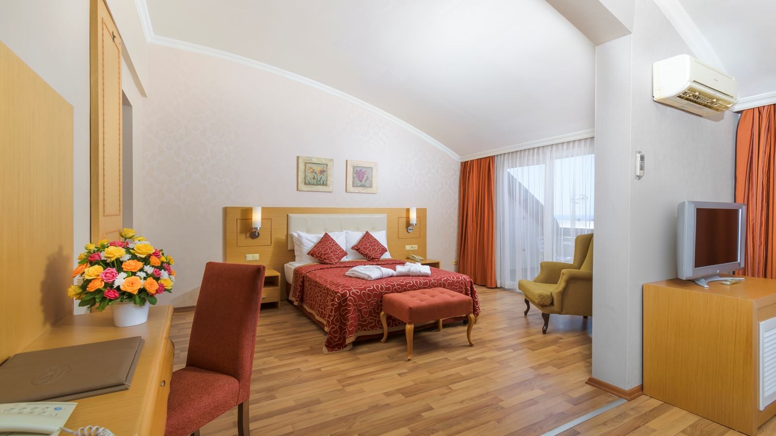 rooms-king-suit-room