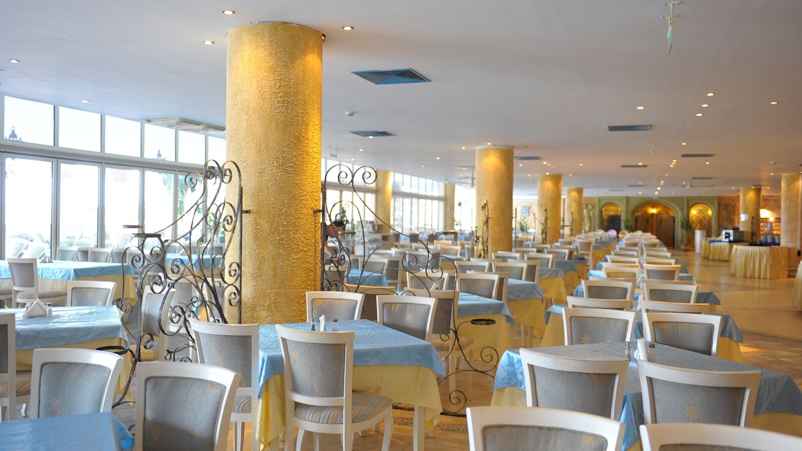 restaurants-main-restaurant-royal-park