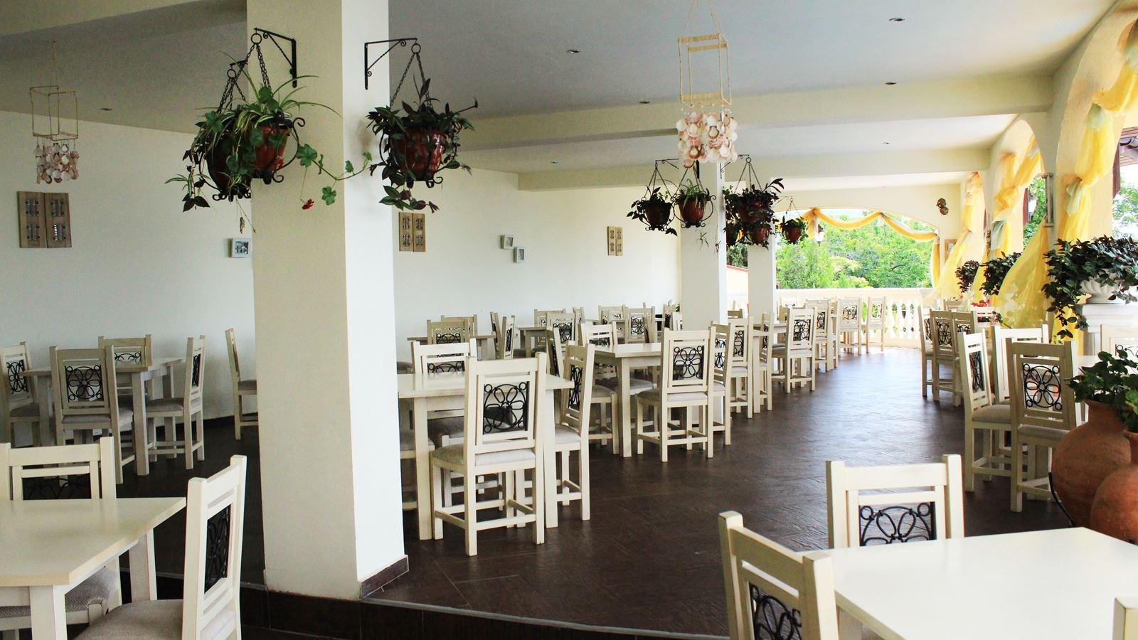 restaurants-mediterranean-restaurant--in-the-complex