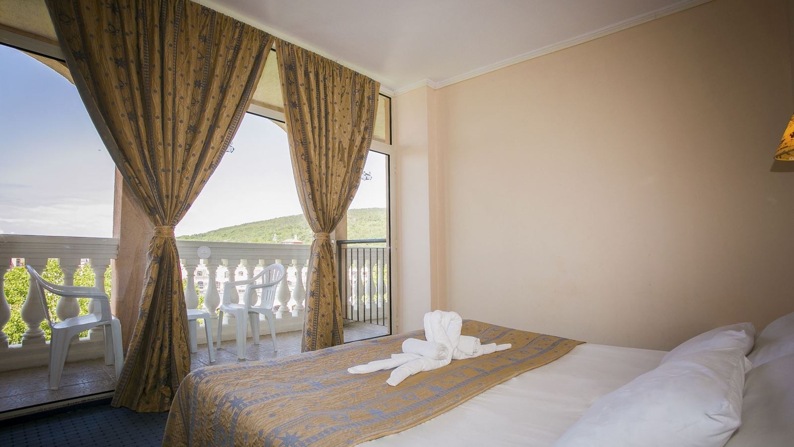 rooms-2-bedrooms-studio-park-view