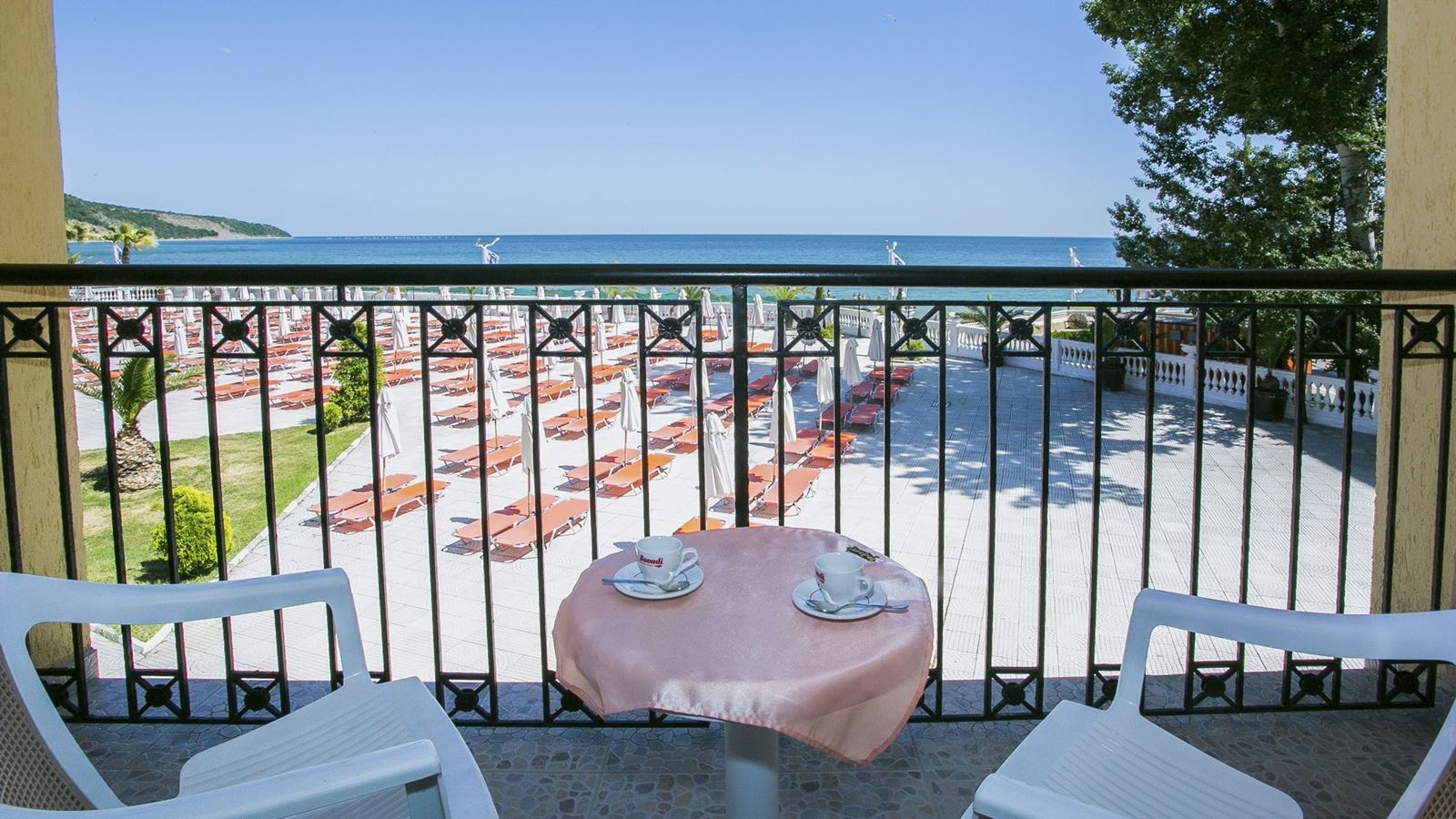 rooms-2-bedrooms-studio-sea-view