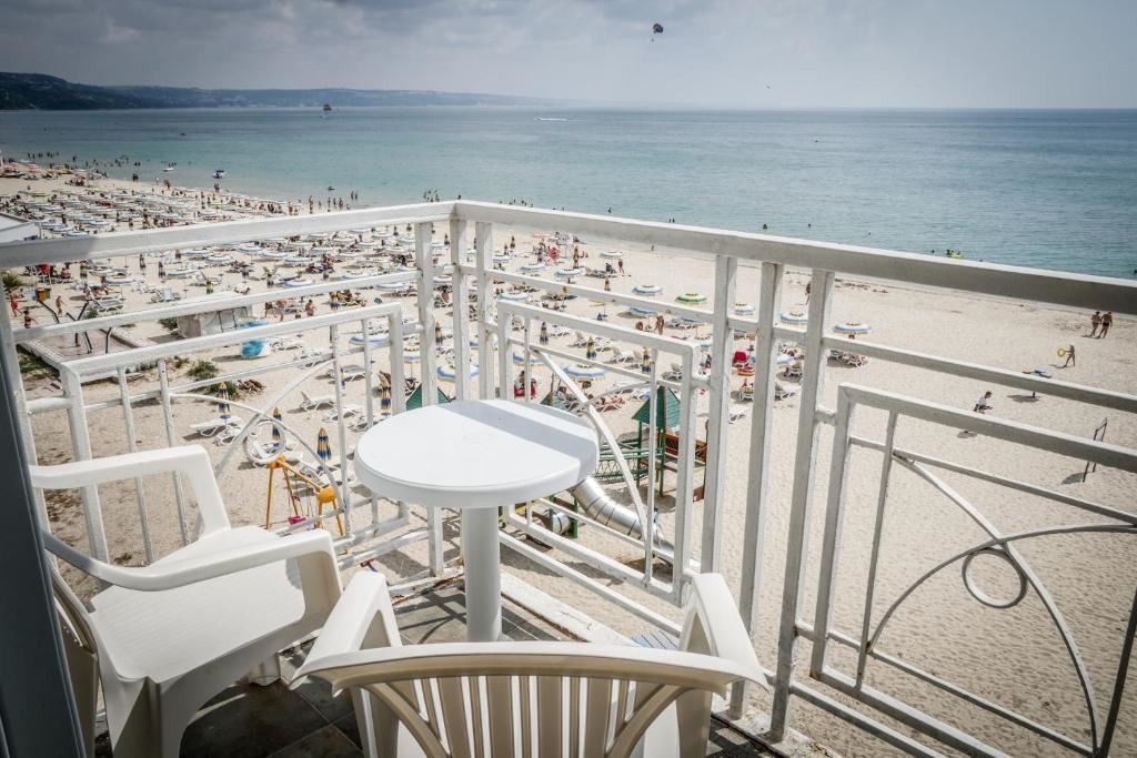 rooms-standard-room-seaview-balcony-or-terrace