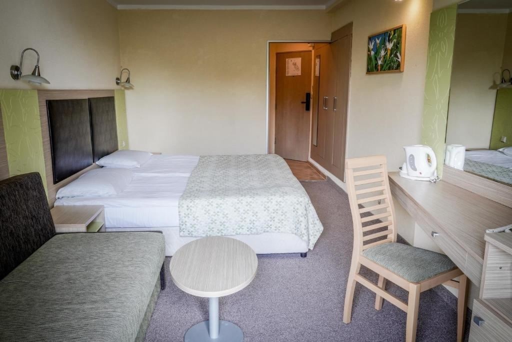 rooms-standard-room-riverview-balcony