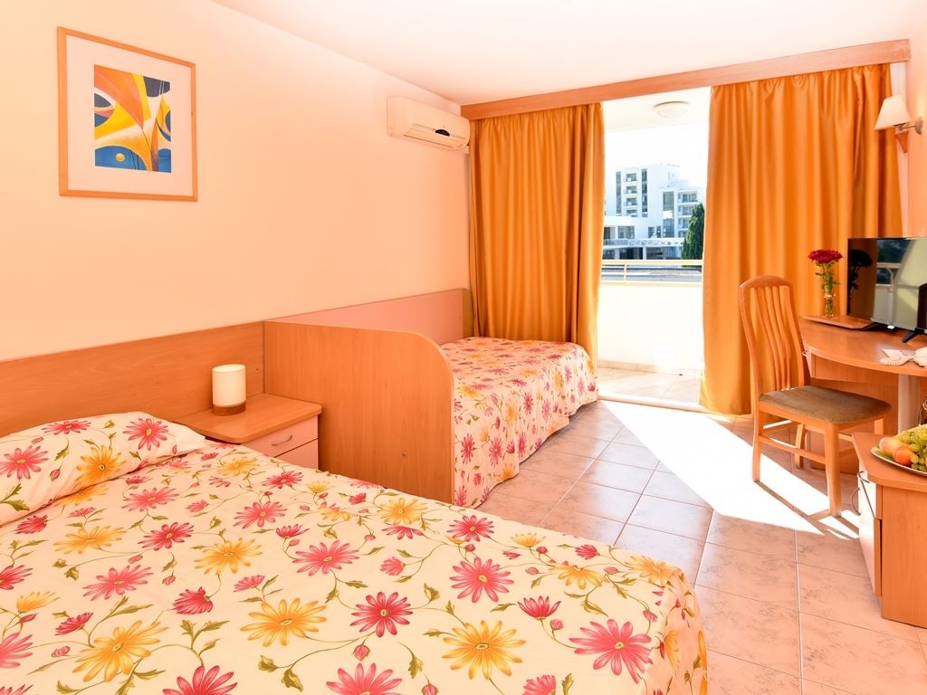 rooms-twin-standard-room-balcony