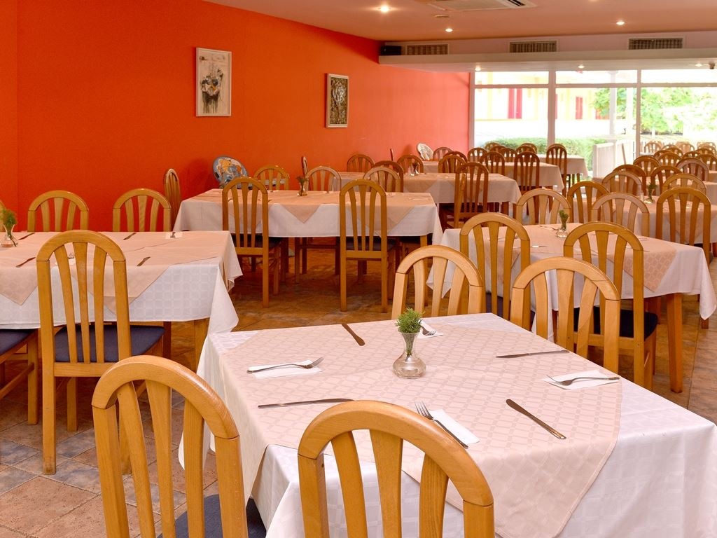 restaurants-restaurant