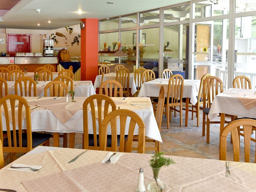 restaurants-restaurant