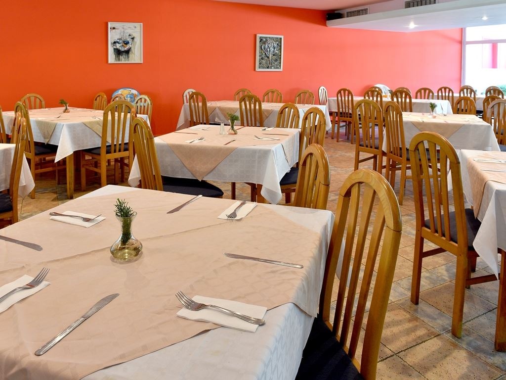 restaurants-restaurant