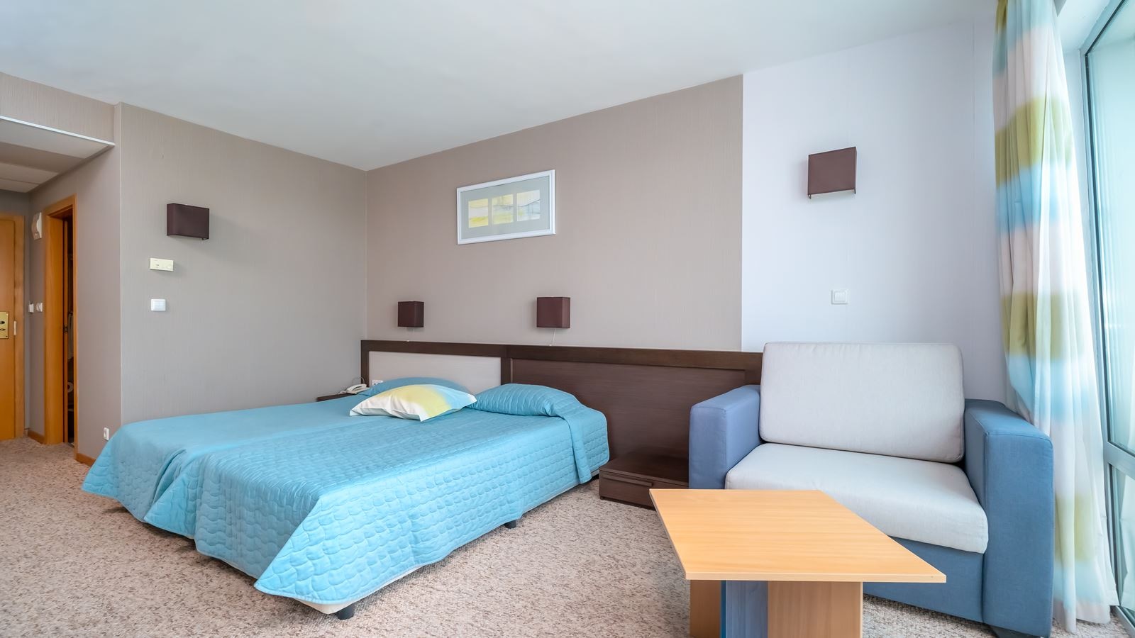 rooms-twin-room-poolsea-view