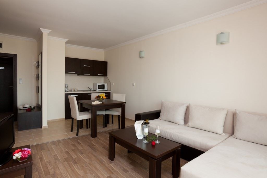 rooms-standard-apartment-balcony