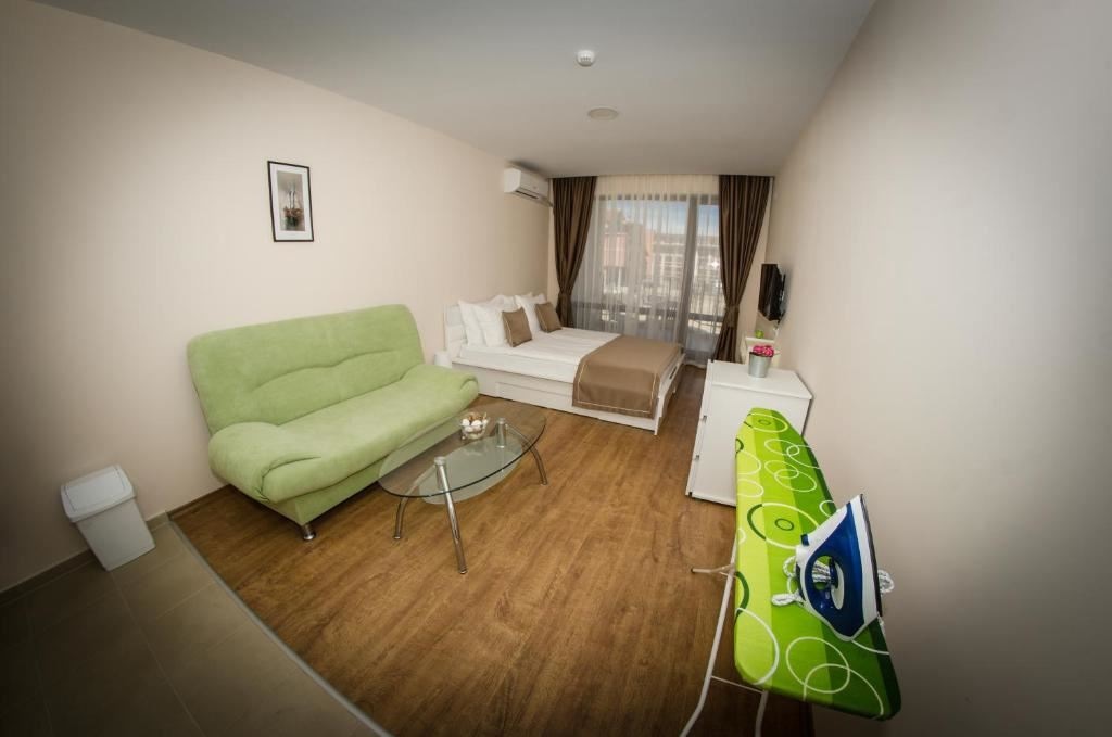 rooms-standard-familyroom-balcony-or-terrace