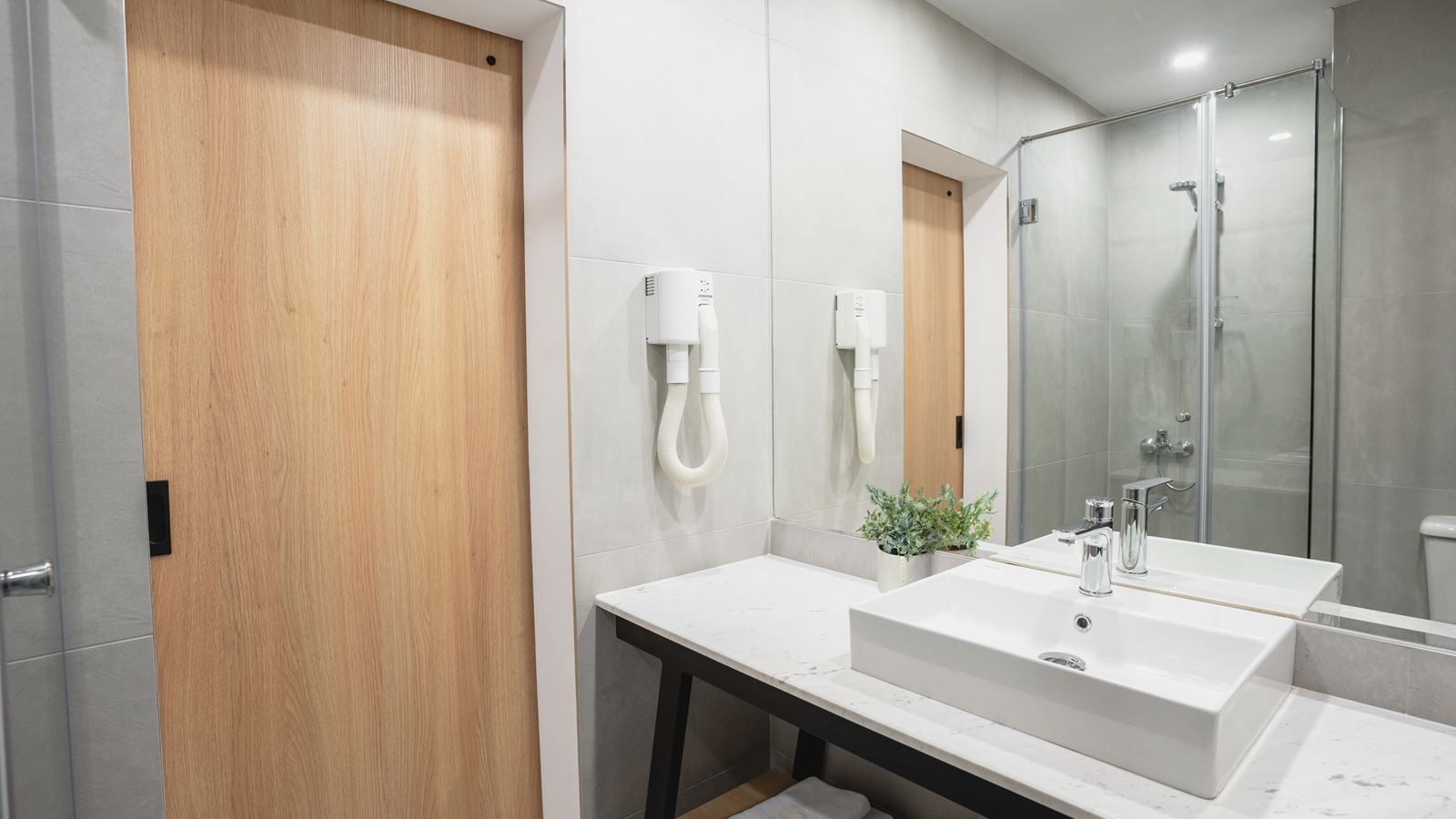 rooms-singleuse-standard-room-balcony