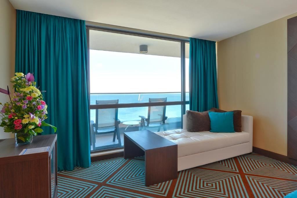 rooms-singleuse-superior-room-seaview-balcony