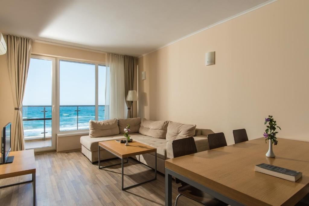 rooms-standard-apartment-seafront-balcony-or-terrace