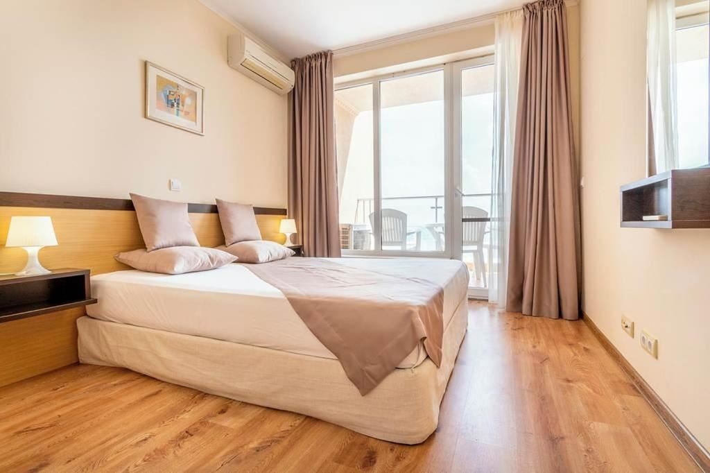 rooms-standard-apartment-seafront-balcony-or-terrace