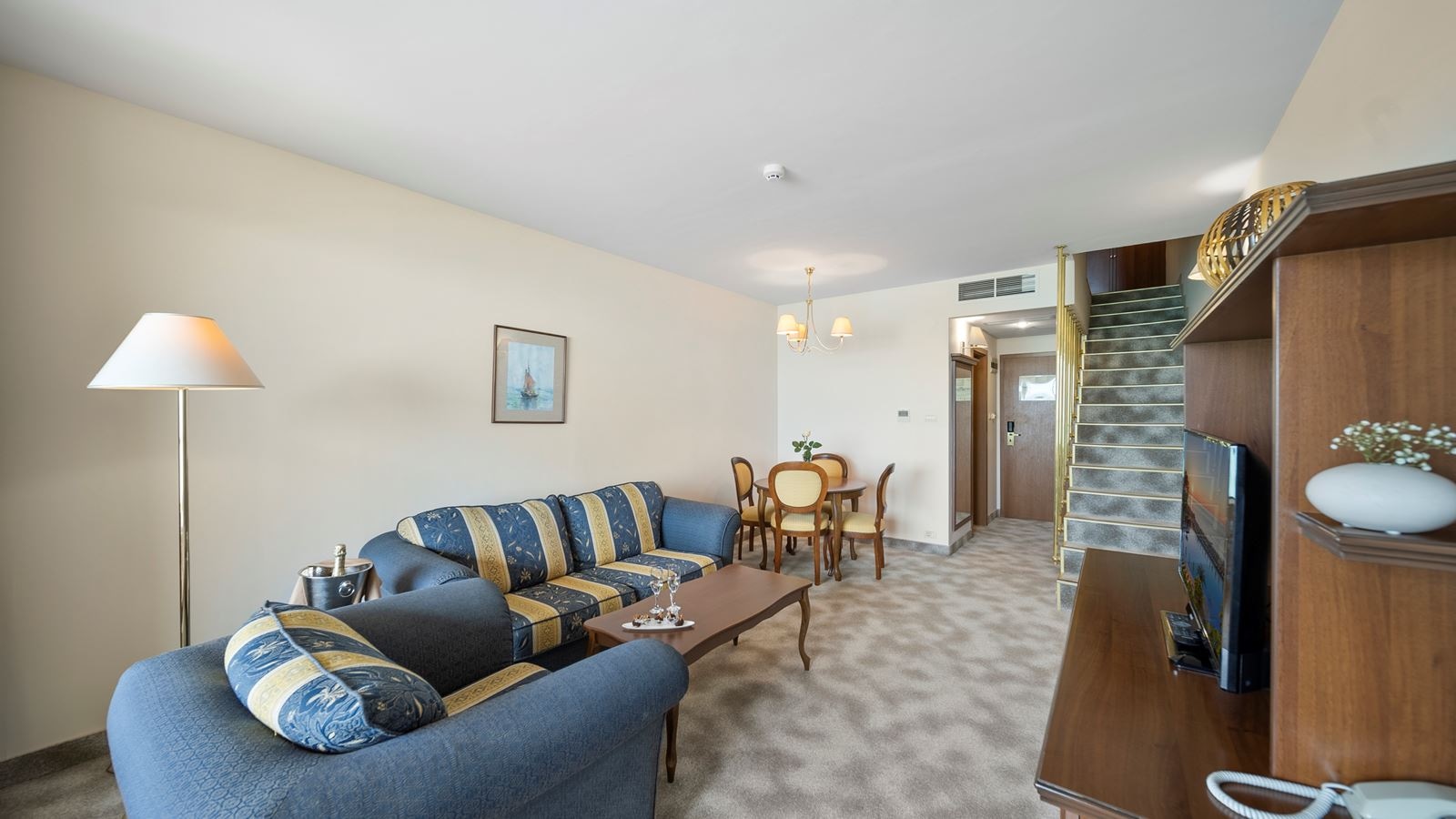 rooms-standard-maisonette-seaview-balcony