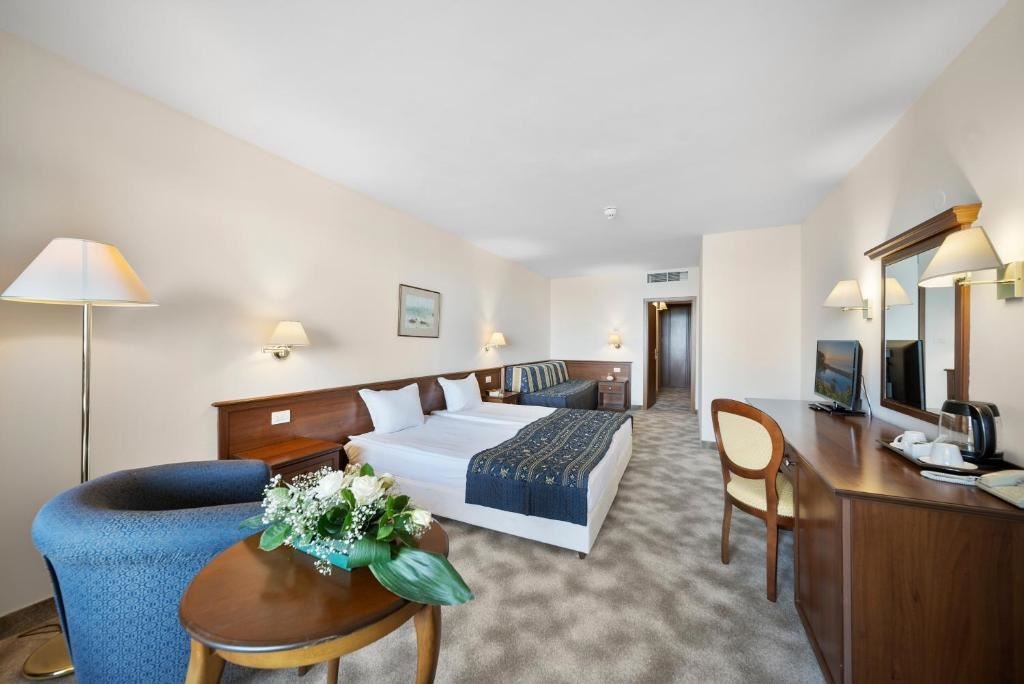 rooms-standard-maisonette-seaview-balcony