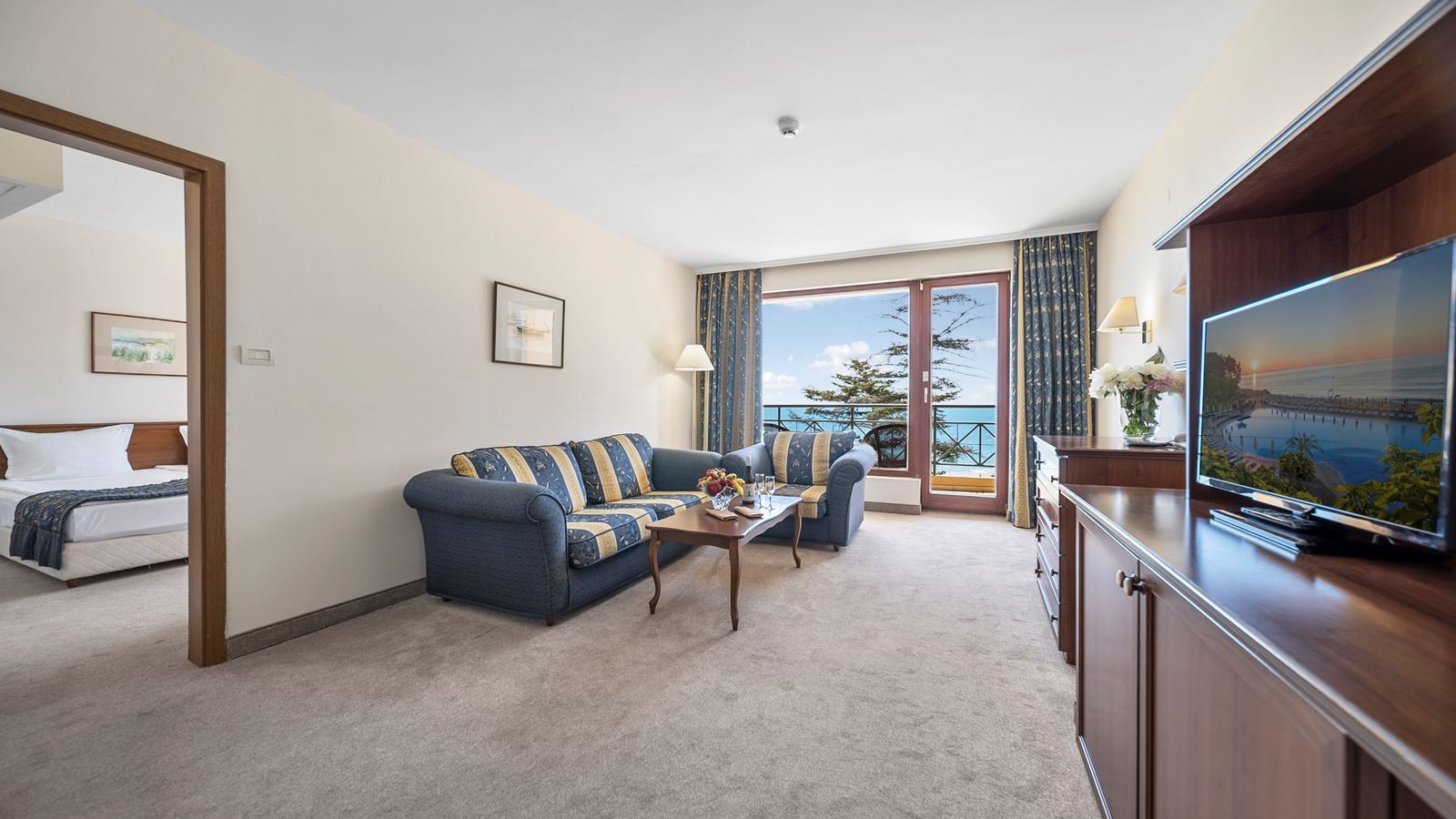 rooms-1-bedroom-standard-suite-seaview-balcony