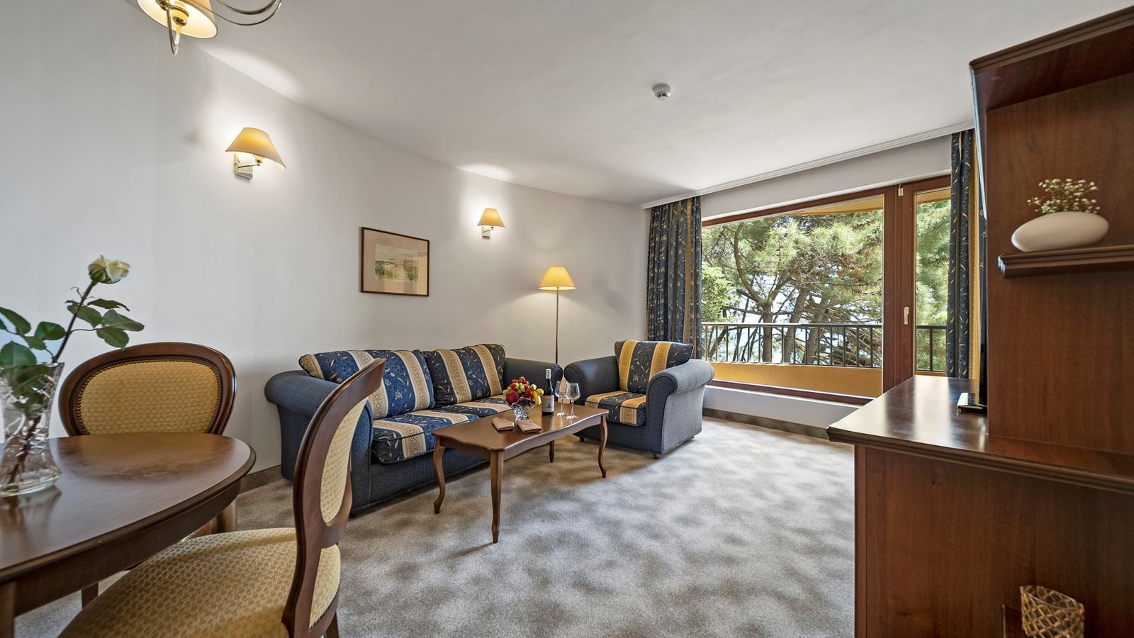 rooms-1-bedroom-standard-suite-seaview-balcony