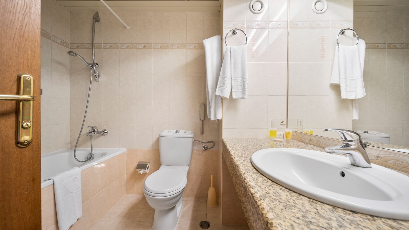 rooms-2-connecting-rooms-standard-family-room-seaview-balcony