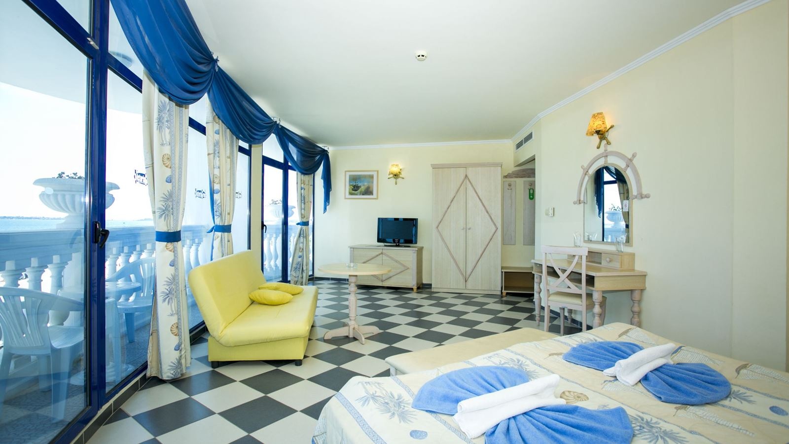 rooms-studio-chaika-sea-view