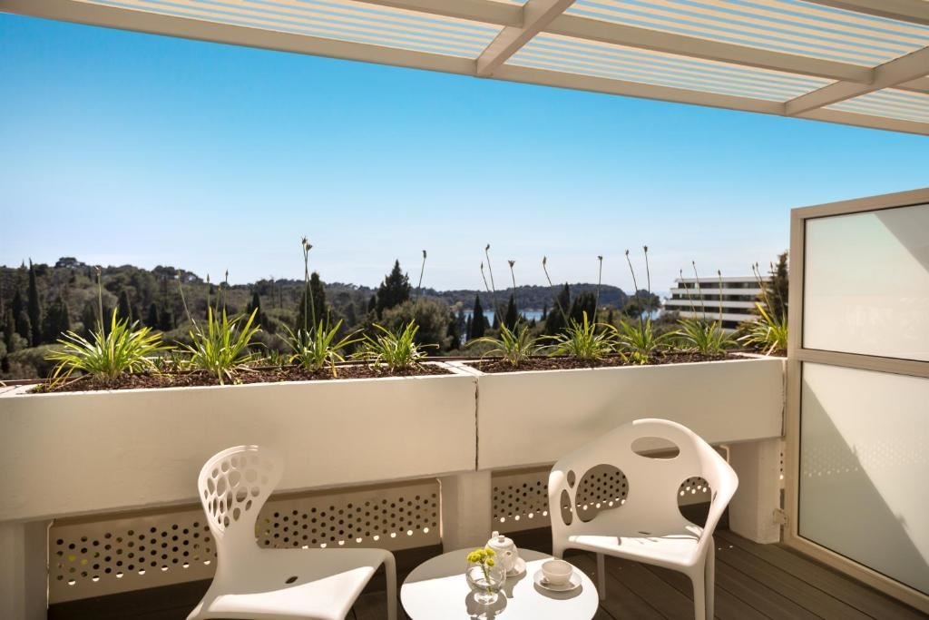 rooms-single-wchild-superior-room-balcony