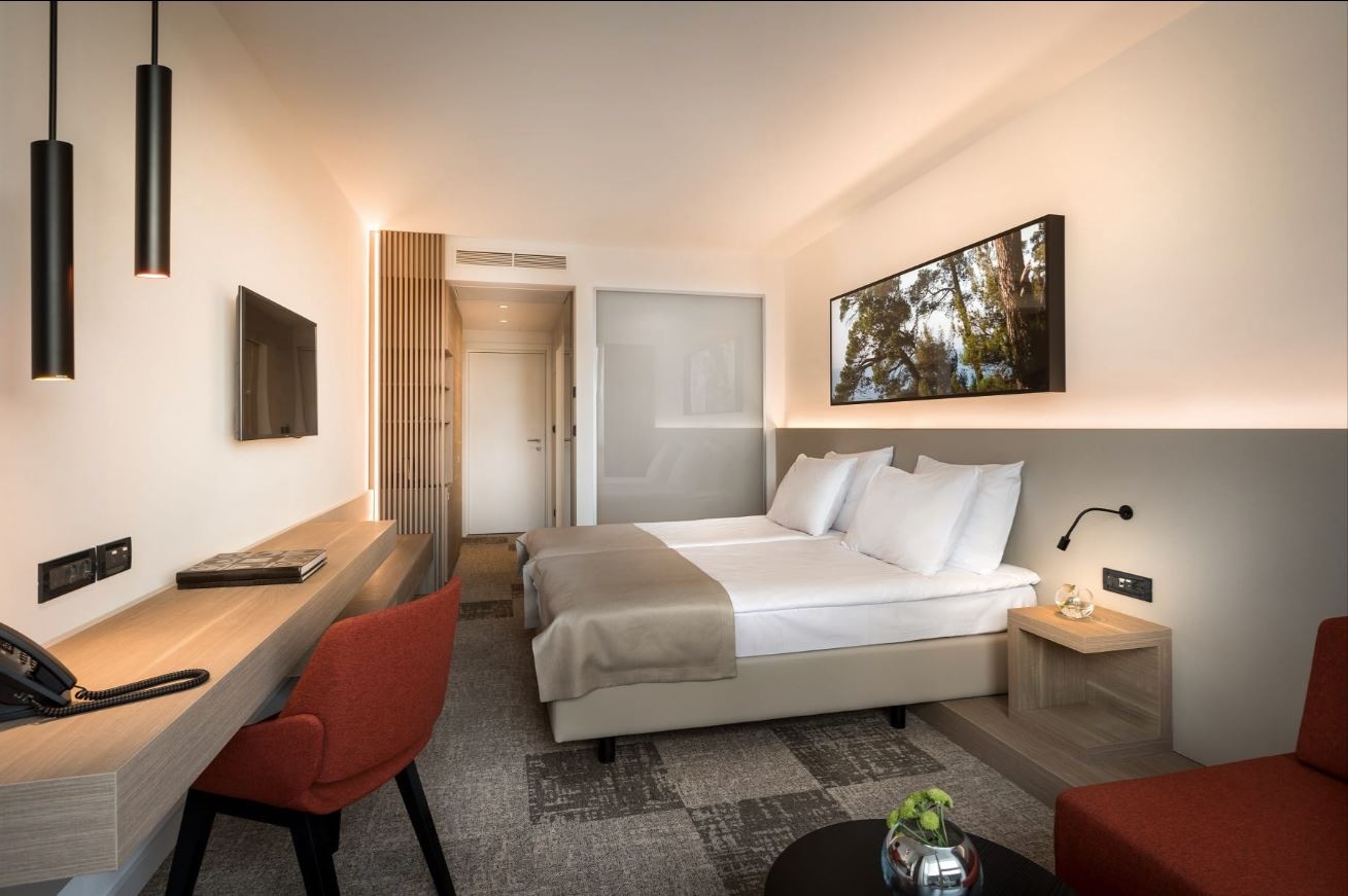 rooms-triple-standard-room-balcony