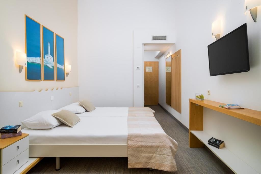 rooms-double-classic-room-park-view-balcony-or-terrace