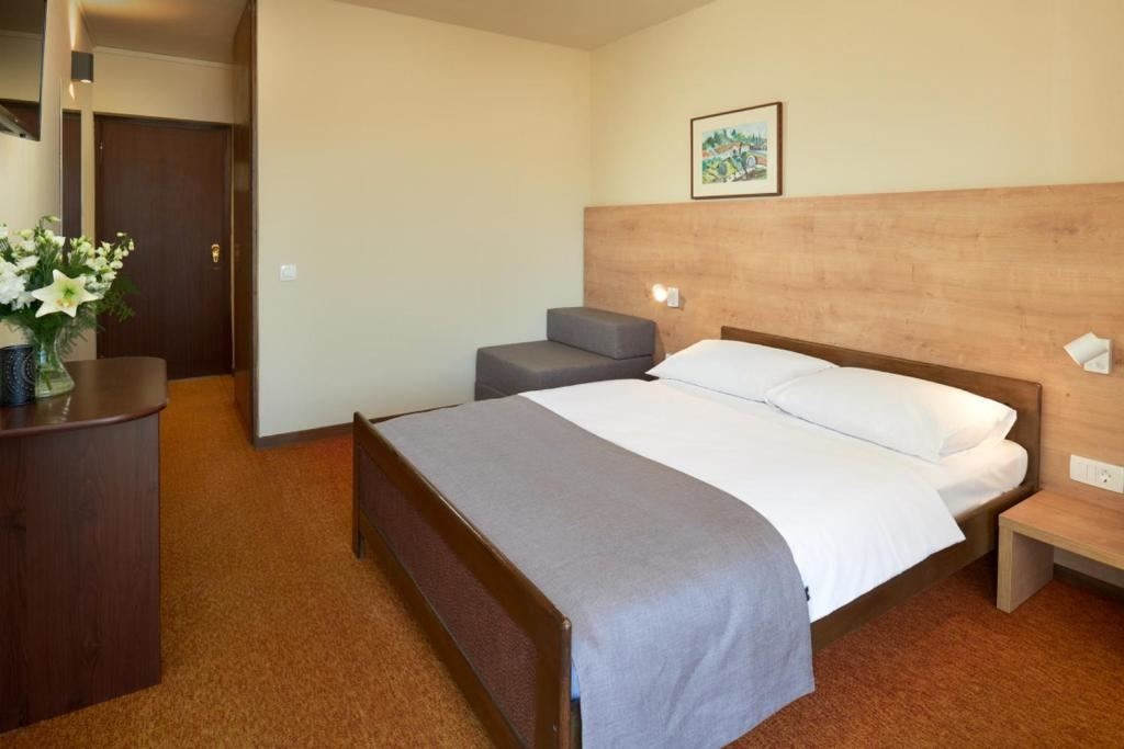 rooms-classic-room-balcony