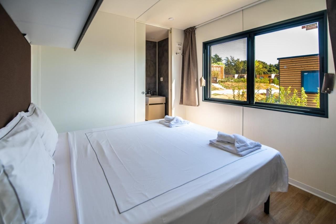 rooms-2-bedroom-beach-cottage-terrace