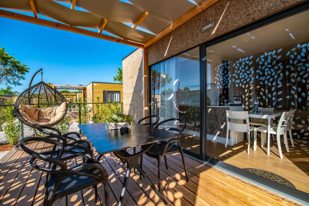 rooms-2-bedroom-beach-cottage-terrace