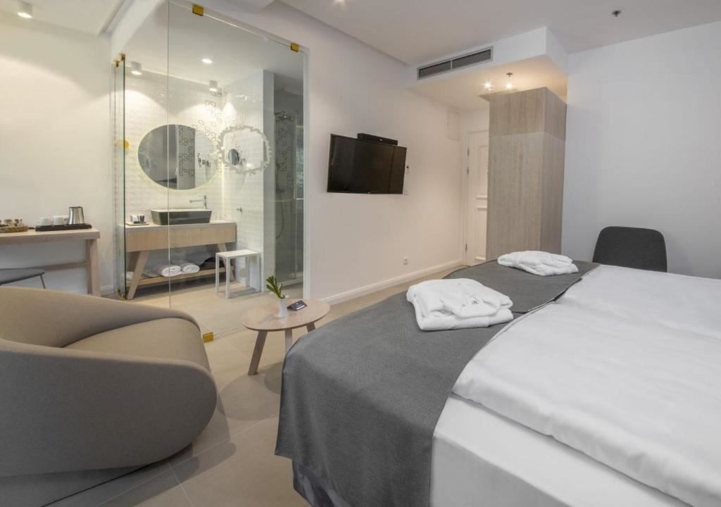 rooms-superior-room-balcony