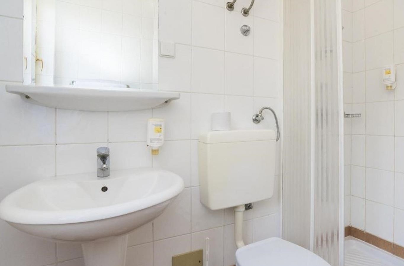 rooms-1-bedroom-apartment-balcony-economy