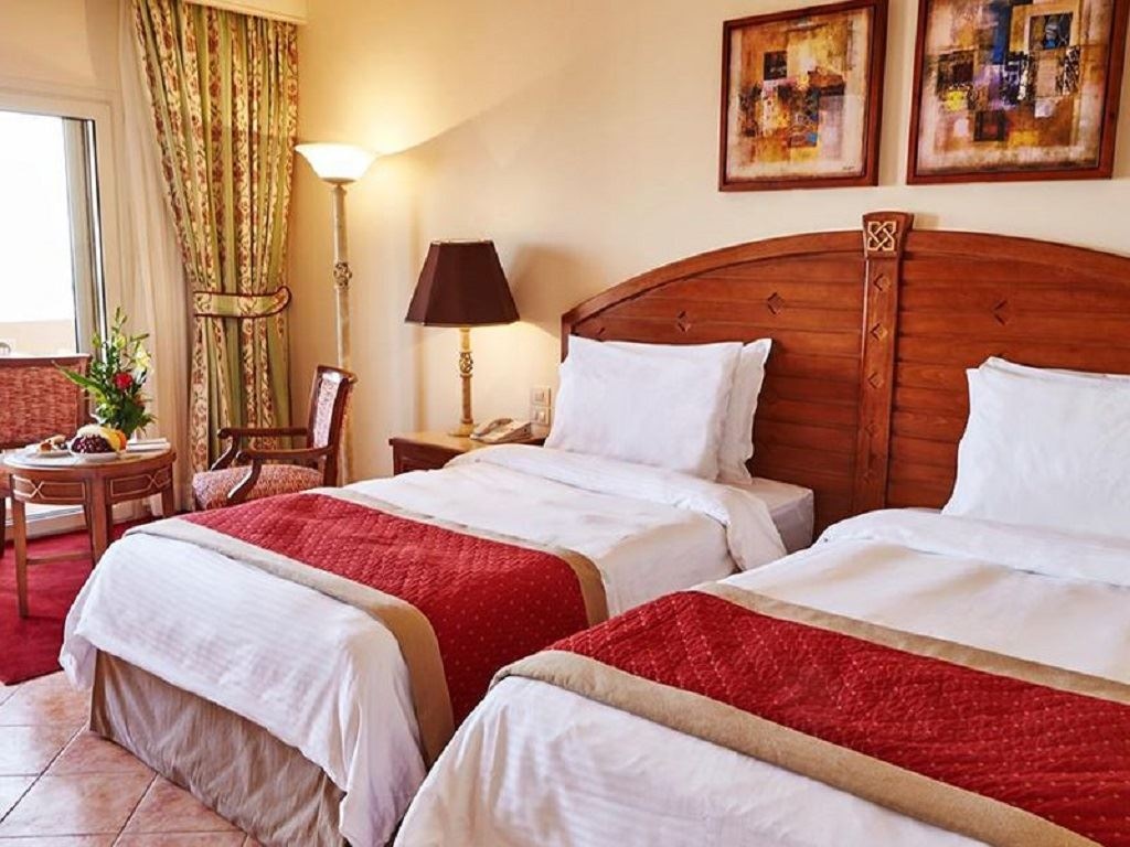 rooms-laguna-club-room