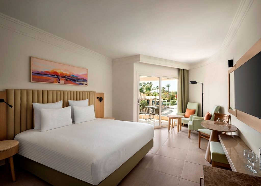 rooms-superior-room-pool-view