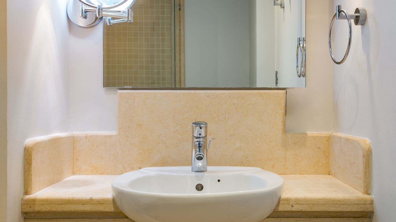 rooms-family-room-garden-view