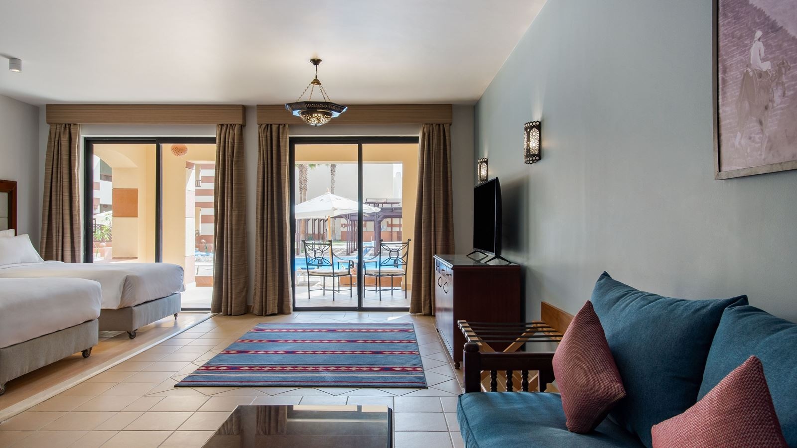 rooms-junior-suite-pool-view