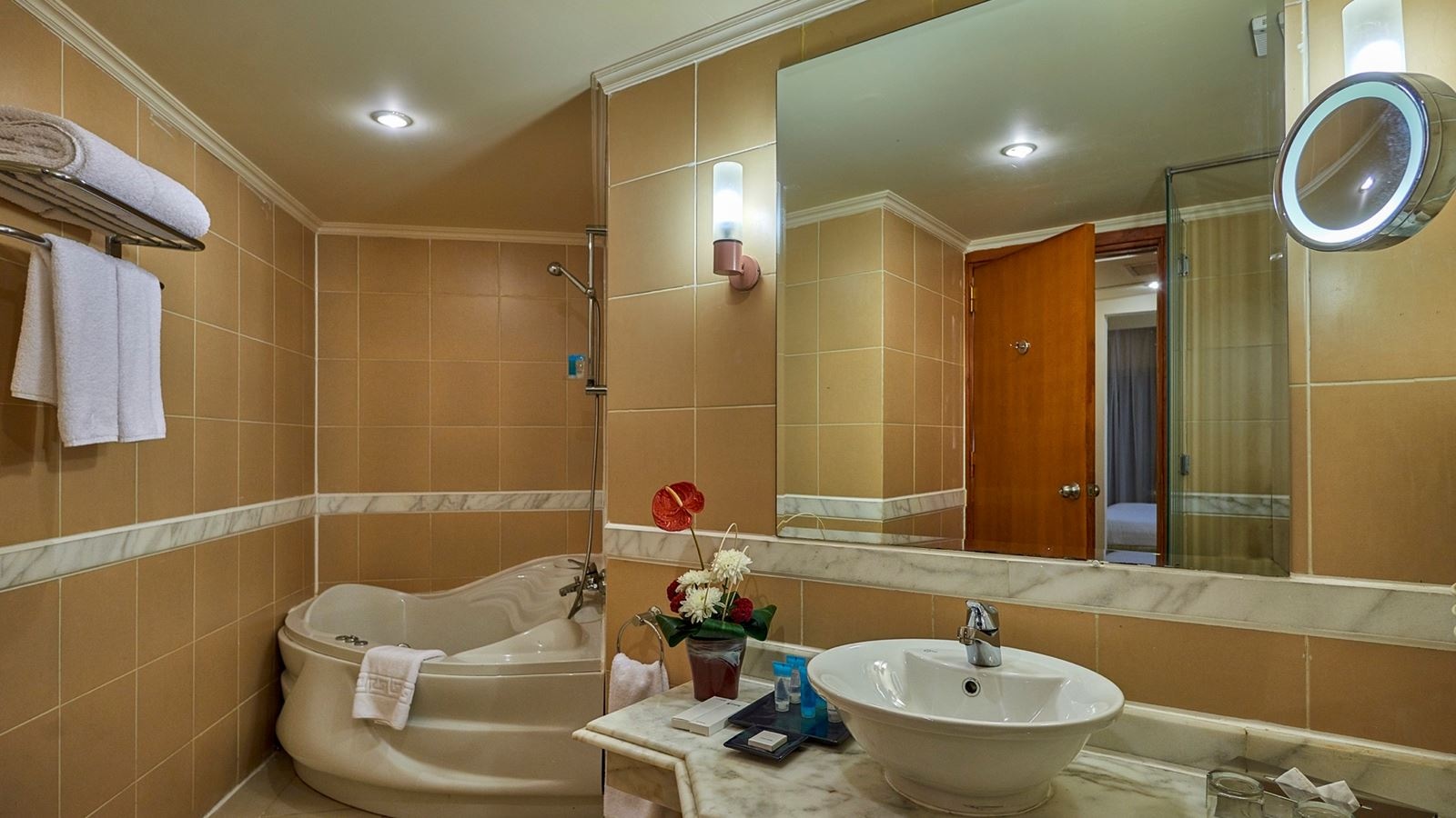 rooms-junior-family-suite-partial-sea-view