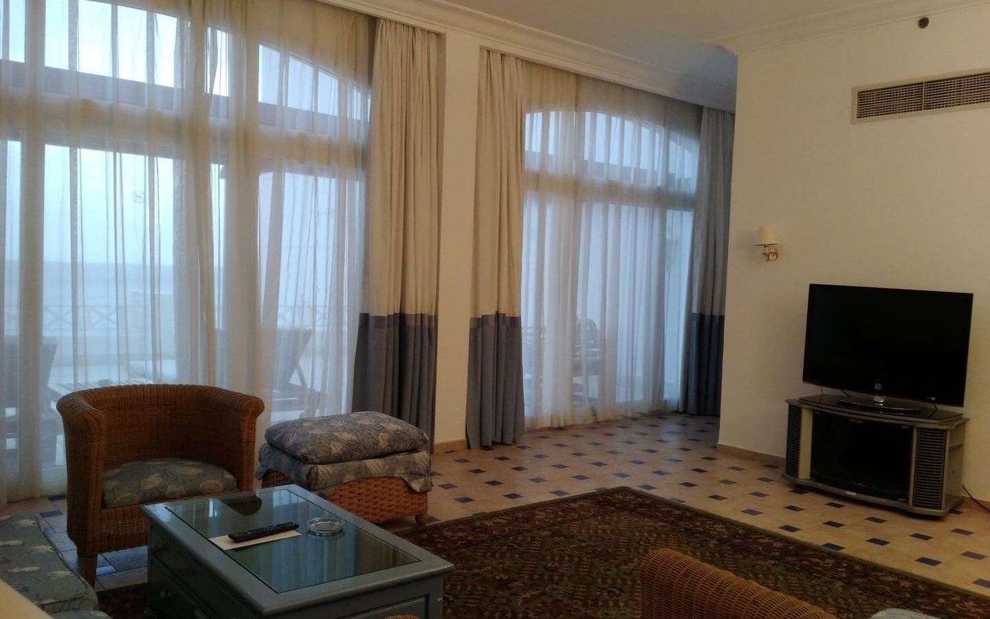 rooms-diplomatic-suite