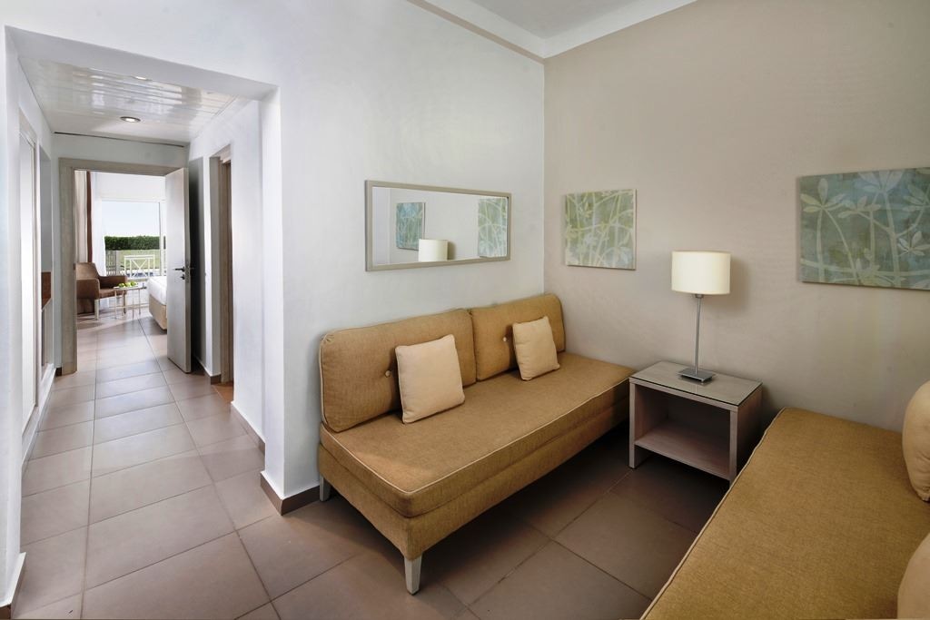 rooms-family-swim-up