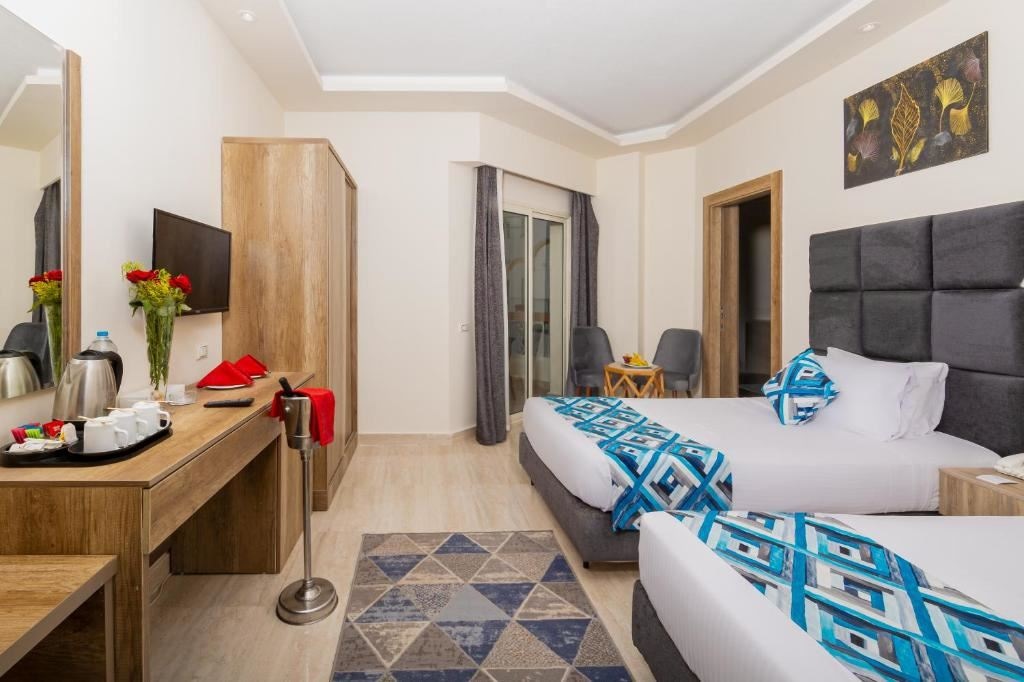 rooms-deluxe-family-room