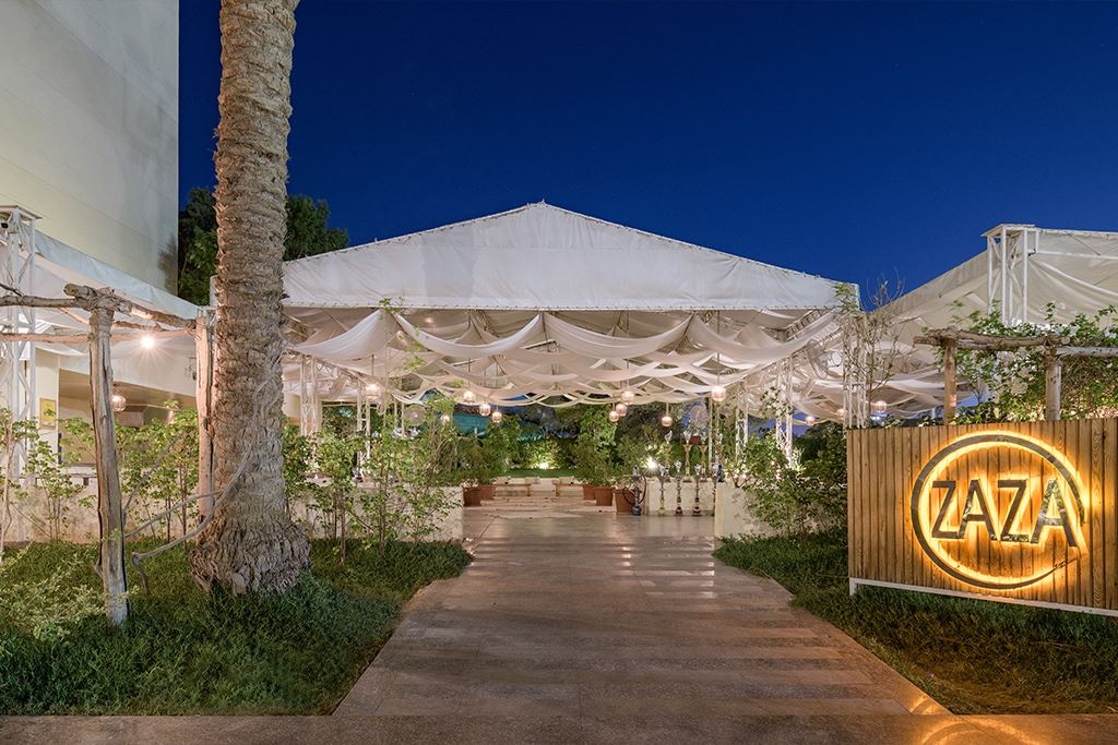 bars-zaza-lounge-smoking-area