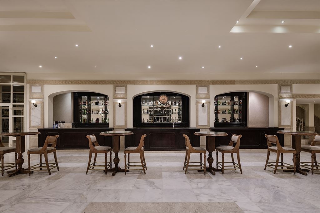 bars-central-café-lobby-bar