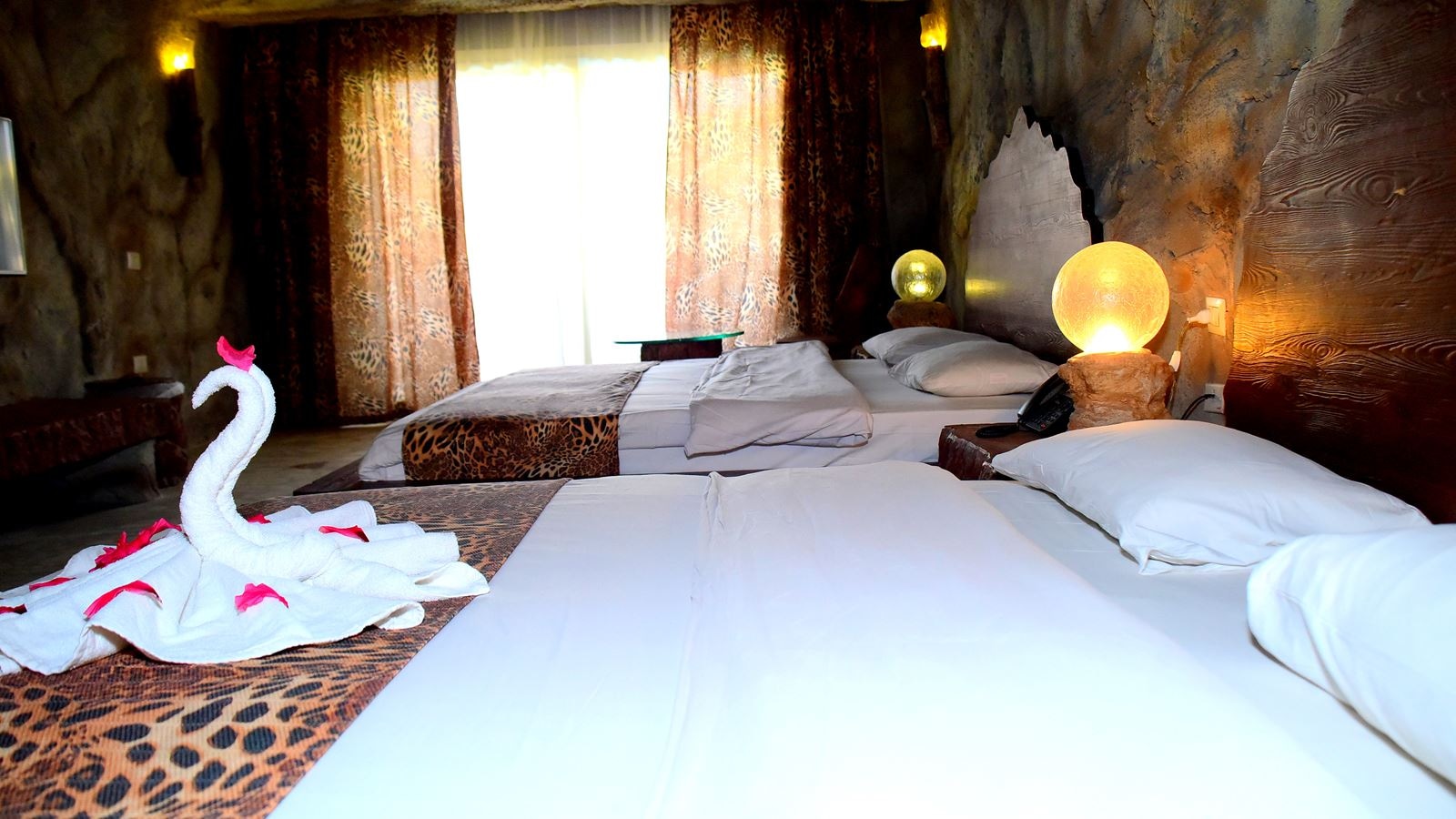 rooms-deluxe-sea-view-cave