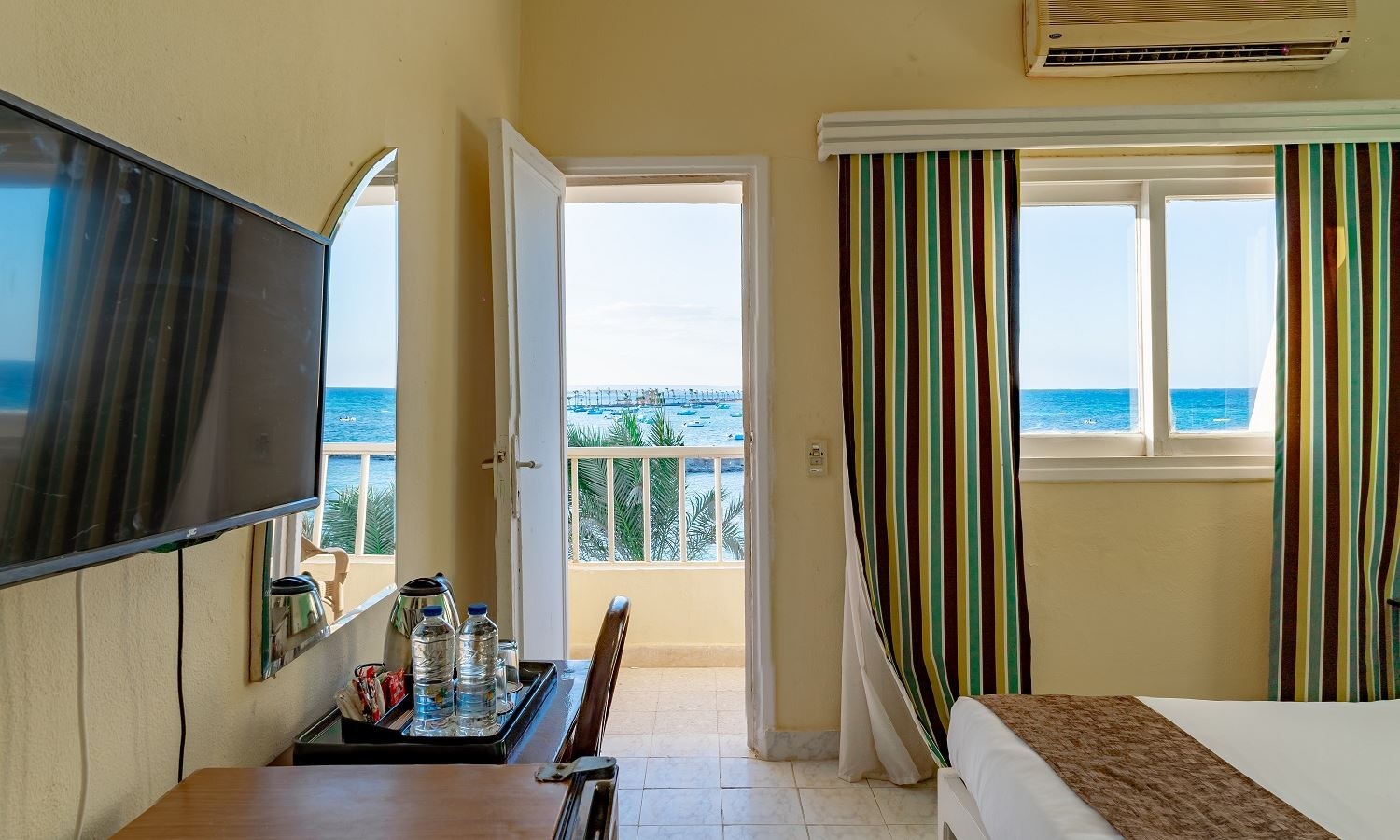 rooms-room-standard-seaview--poolview