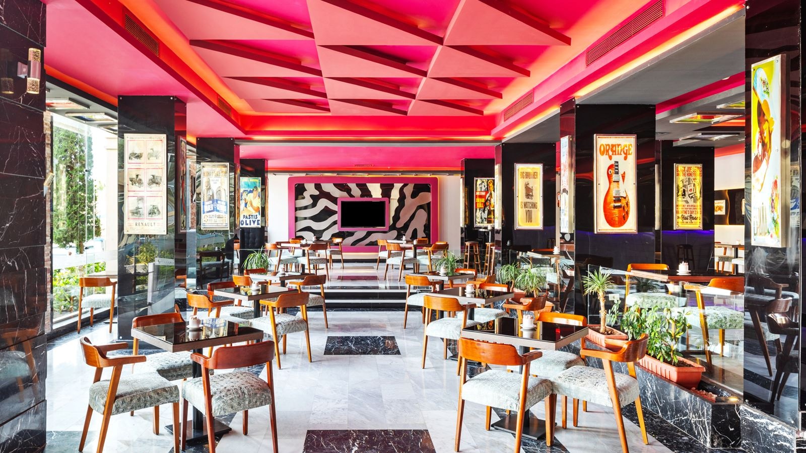 restaurants-millenium-bar