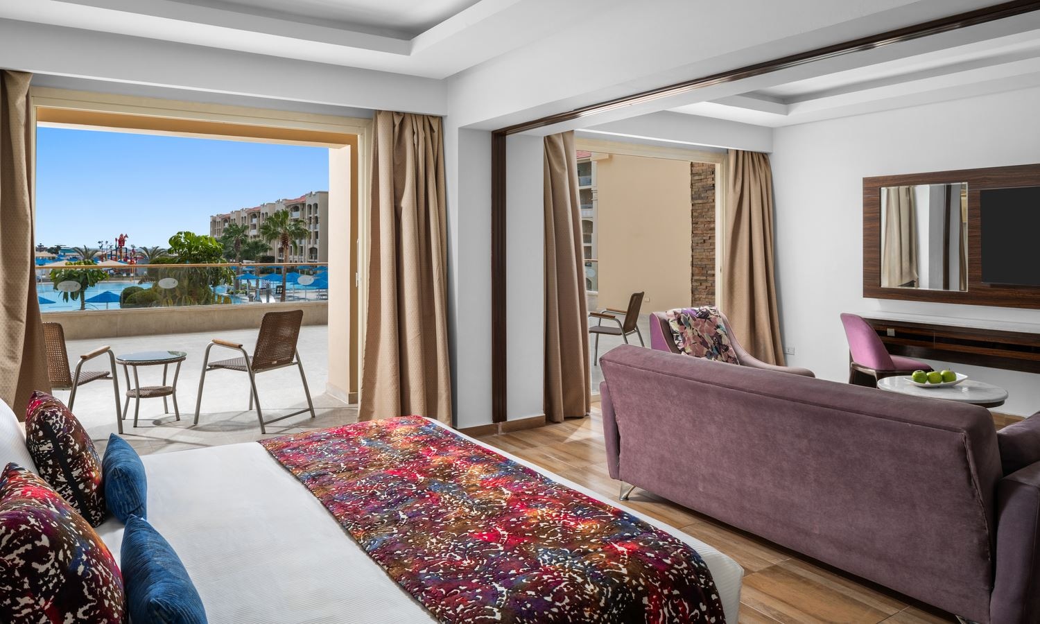 rooms-junior-suite-pool-view